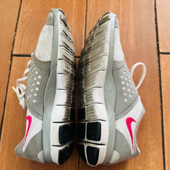 Nike Free 5.0 Women's, Size 6, Ohio State Buckeye, Gray and Pink - Picture 4 of 11